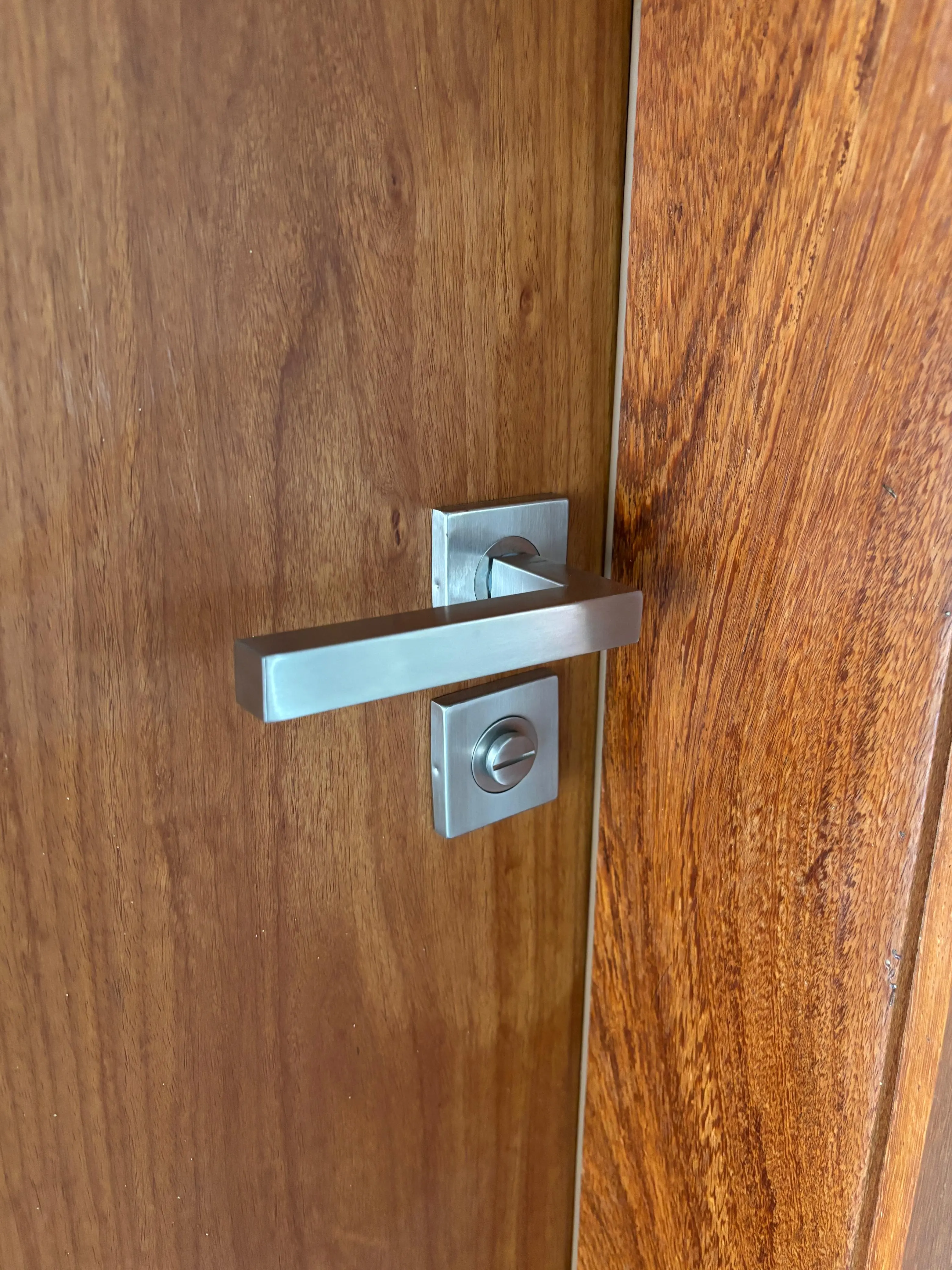 Obra com porta Pertinaz 1