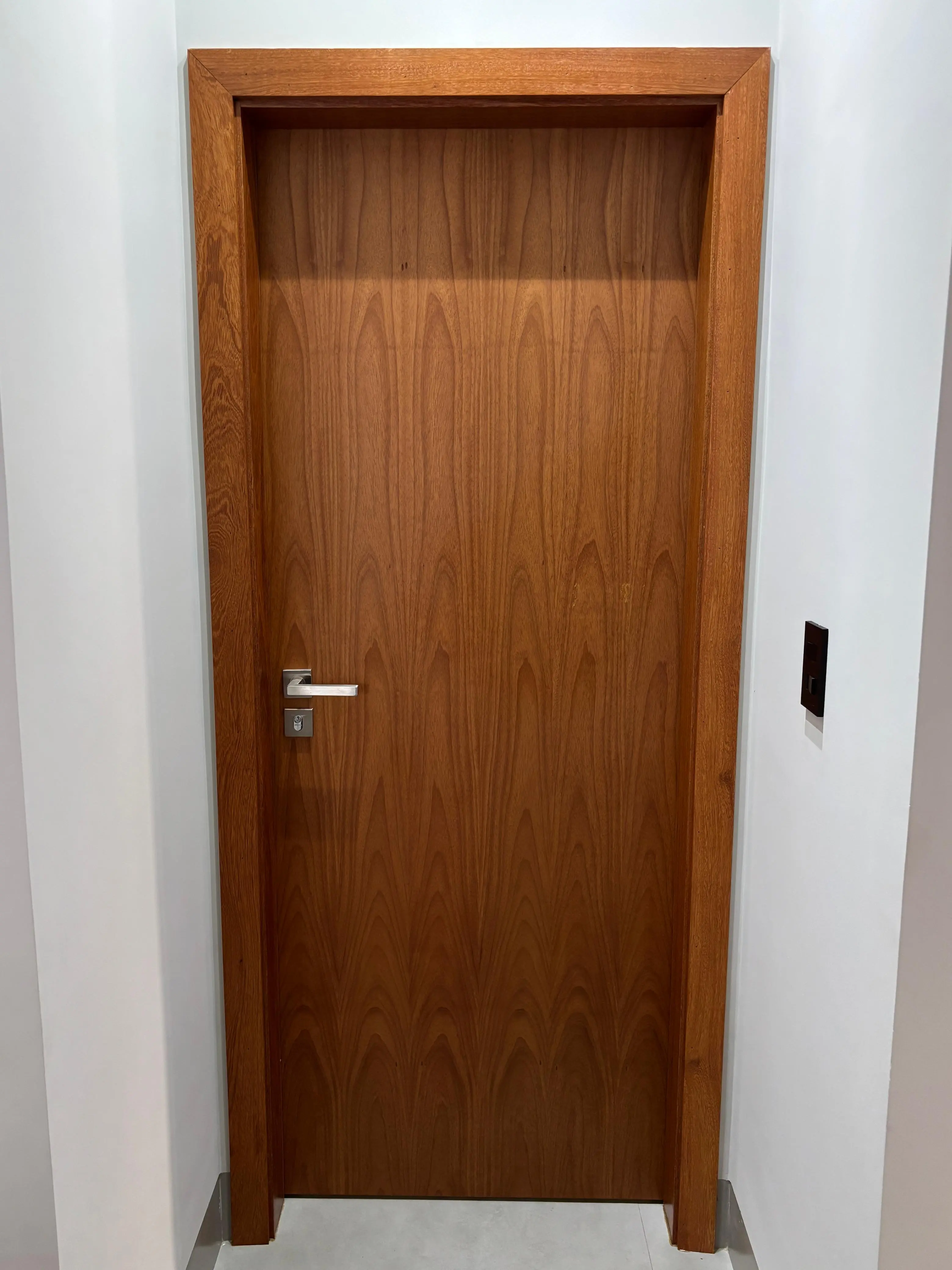 Obra com porta Pertinaz 2