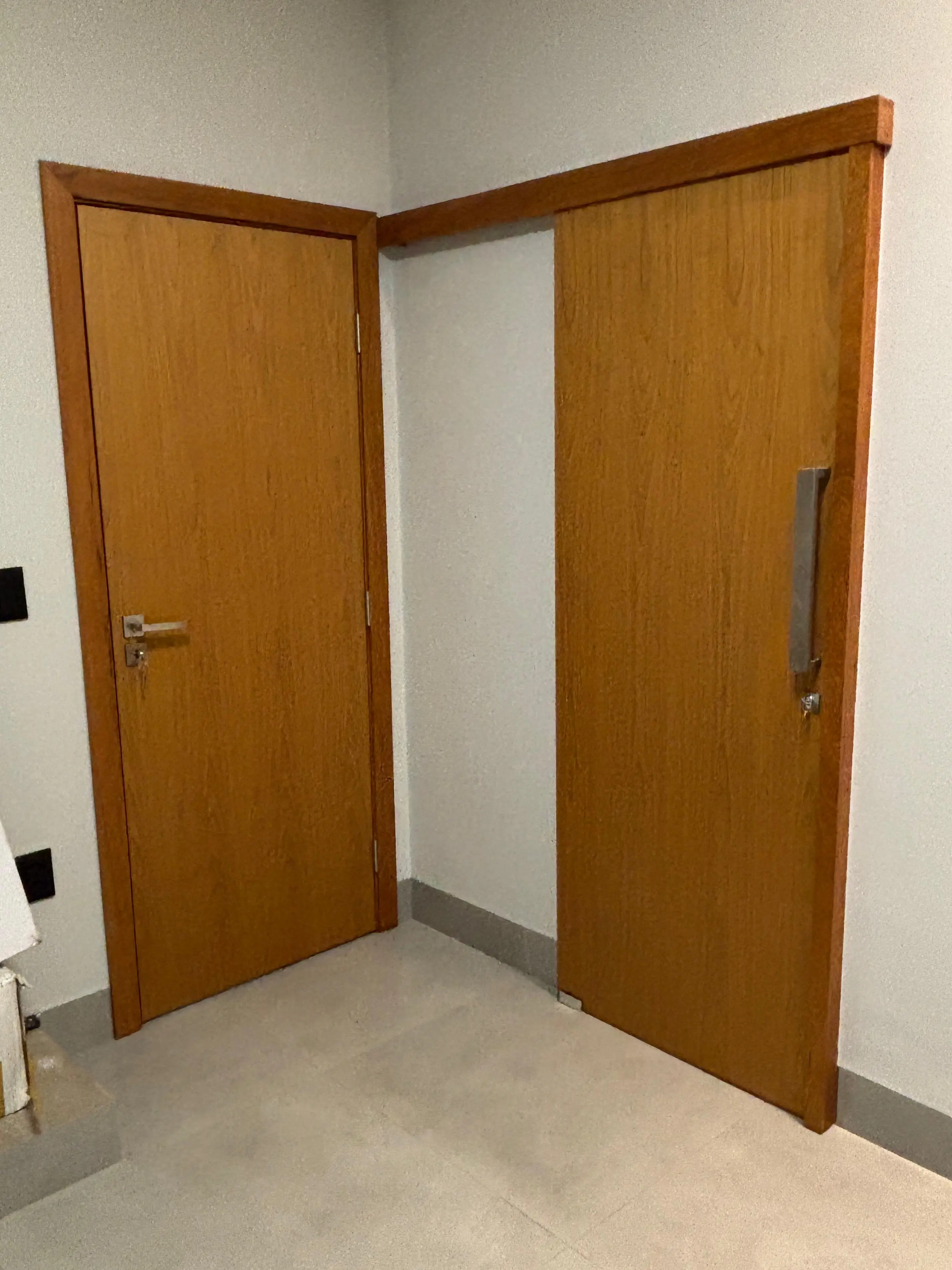 Obra com porta Pertinaz 4